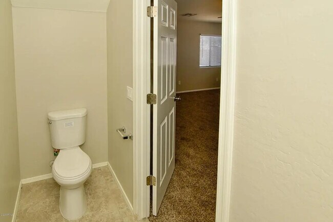 Building Photo - 506 E Townley Ave