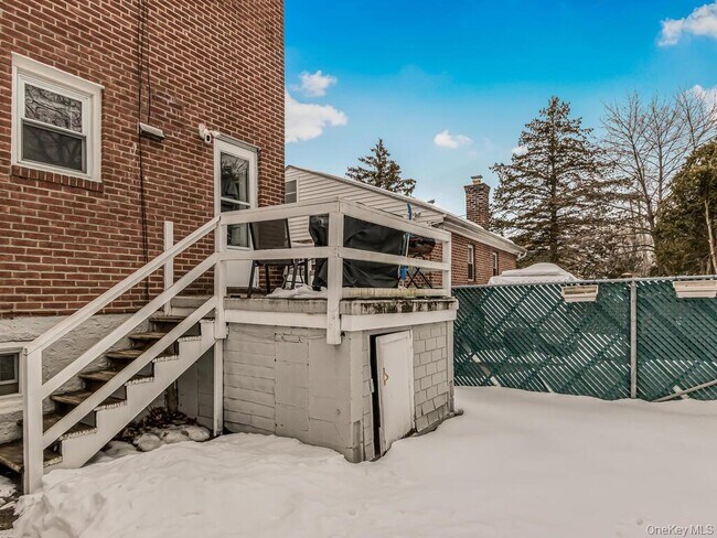 Building Photo - 2096 Central Park Ave