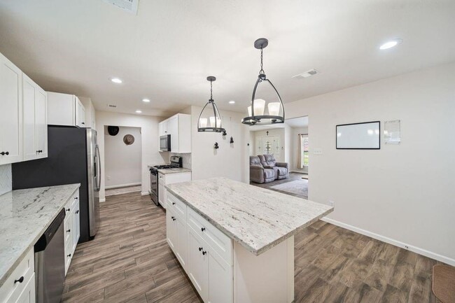 Building Photo - 739 Pas Trail