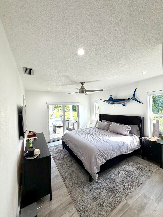 Building Photo - 100 SW 11th Ave