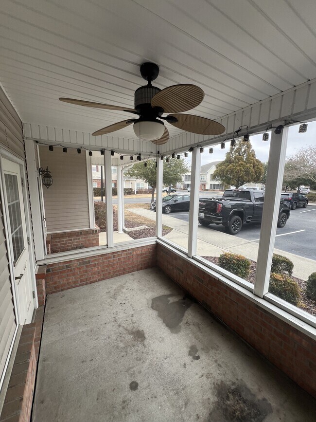 Building Photo - 1942 Tara Ct