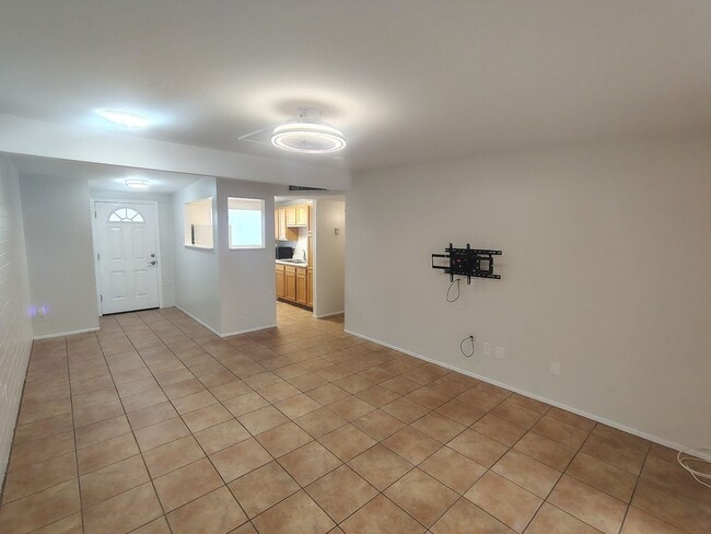 Building Photo - 4001 S Winter Palm Dr