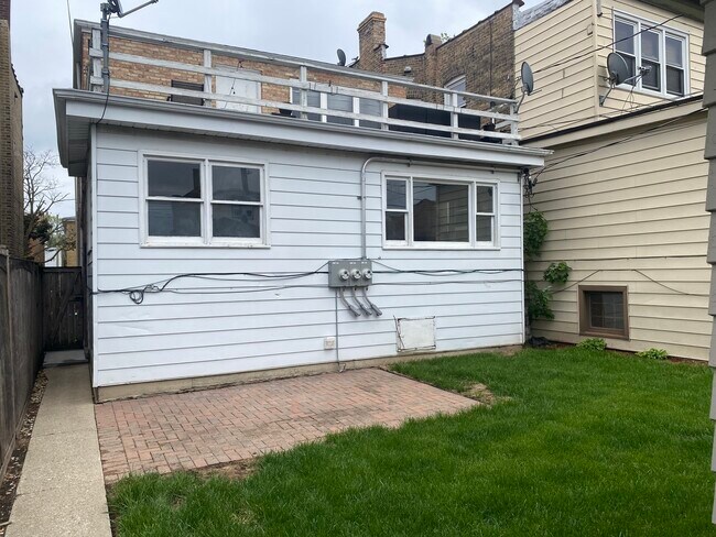 Building Photo - 5530 N Mango Ave