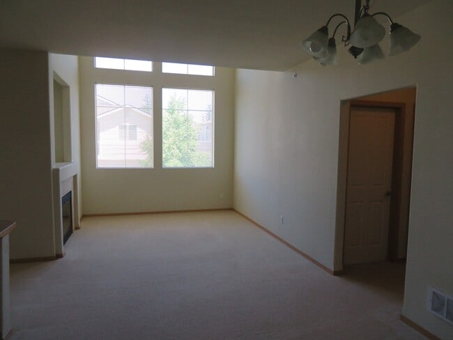 Building Photo - 1925 C Garry Oaks Ave