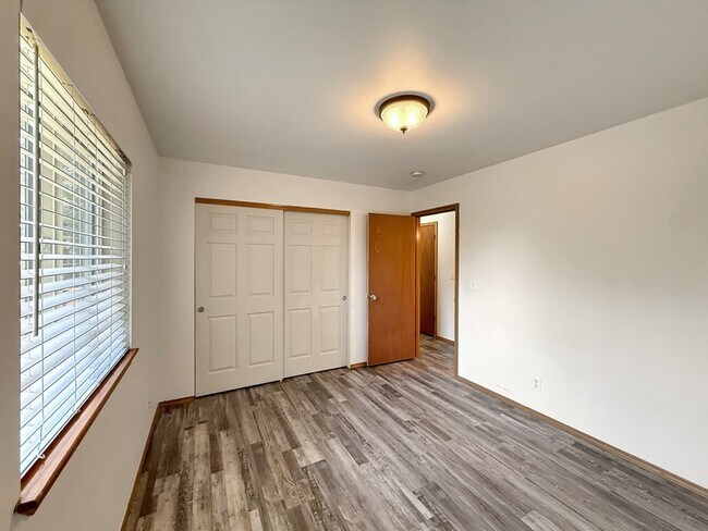 Building Photo - 2565 N Stagecoach Dr