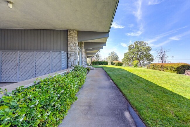 Building Photo - 1000 Grass Valley Hwy