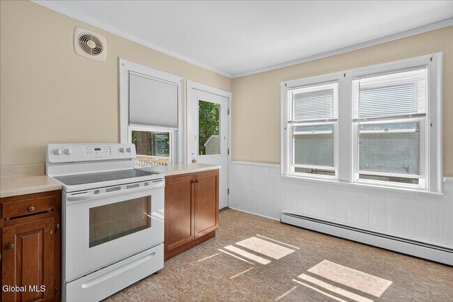 Building Photo - 184 Saratoga Ave