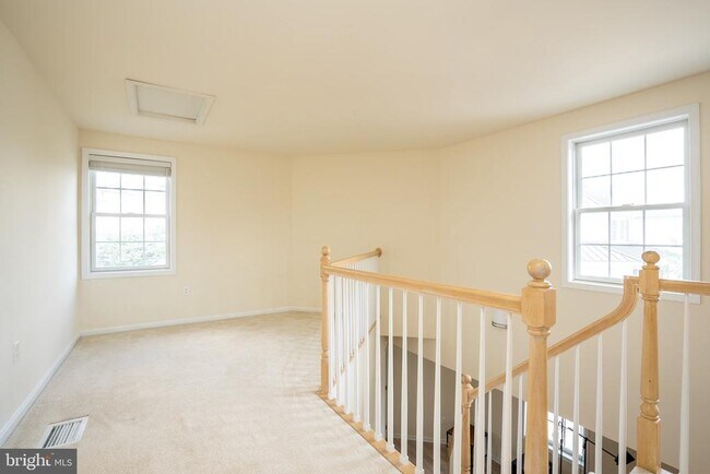 Building Photo - 11 Cranbury Rd