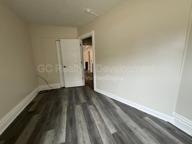 Building Photo - 214 Dupage St