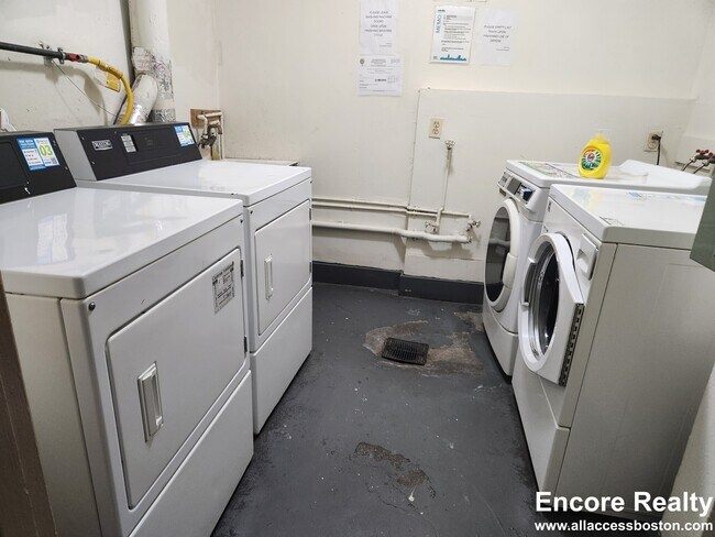 Building Photo - 75 Gardner St