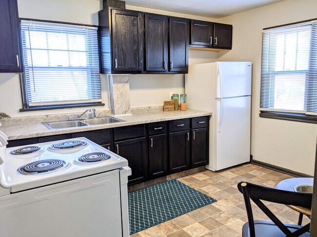 Building Photo - Hanscom Park Full Duplex