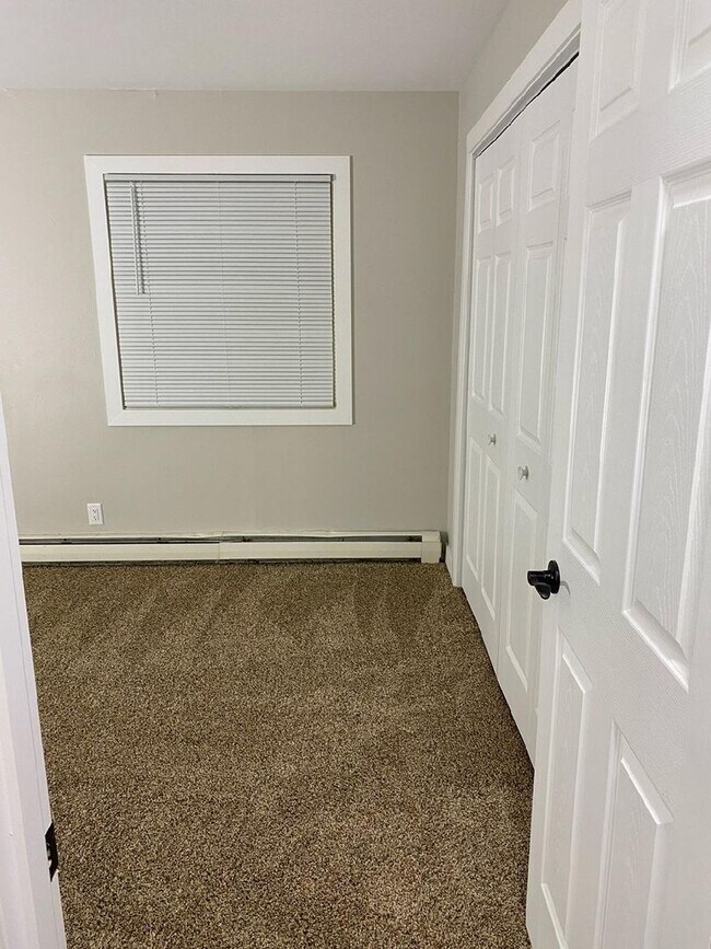 Building Photo - Newly Remodeled 2-Bedroom Apartment in Ore...