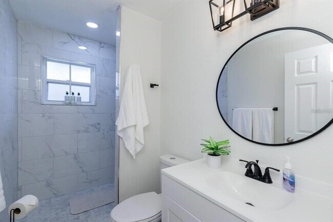 Building Photo - 1295 13th St