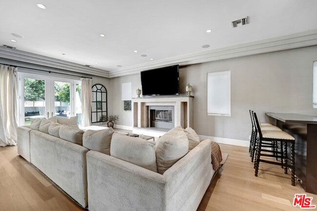 Building Photo - 841 N Crescent Heights Blvd