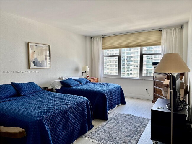 Building Photo - 5600 Collins Ave