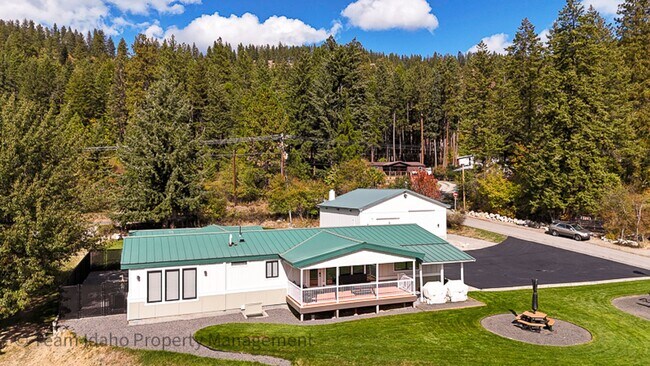 Building Photo - BRAND NEW! Single Level Home...Easy & Beautiful Living with a stunning view of Lake Pend Oreille