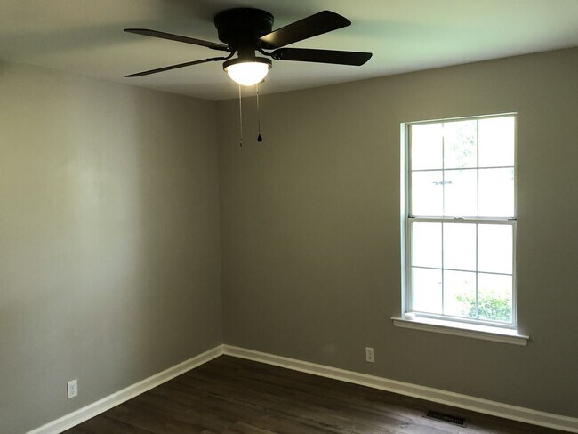 Building Photo - Charming 3BR Home with Spacious Yard in the Heart of Mount Juliet