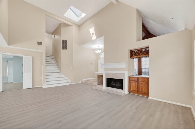 Building Photo - 814 Heathgate Dr