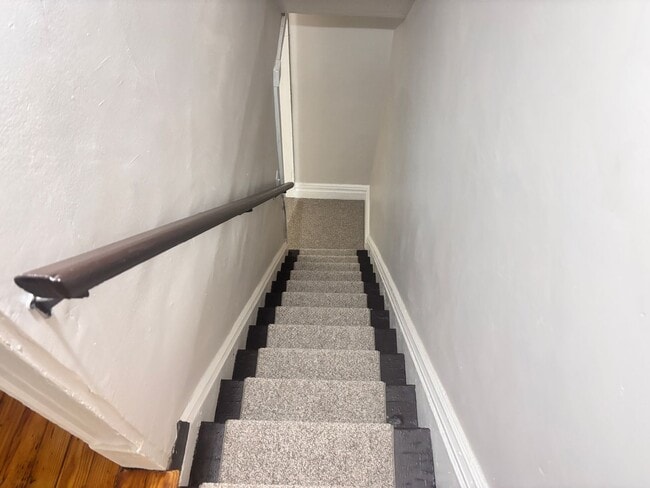Building Photo - 4 Bedroom, 2 Full Baths Harrisburg House f...