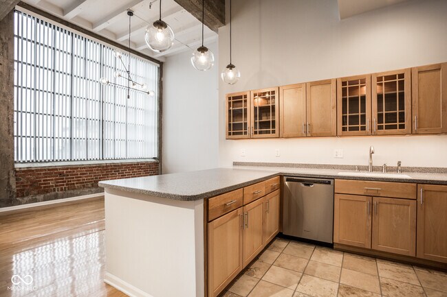 Building Photo - 611 N Park Ave
