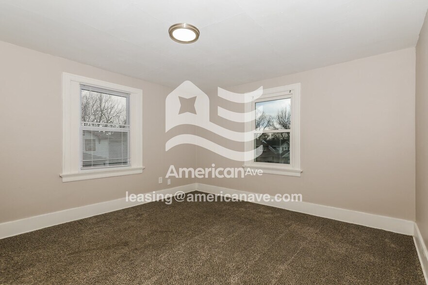 Building Photo - 133 E Elmwood Ave