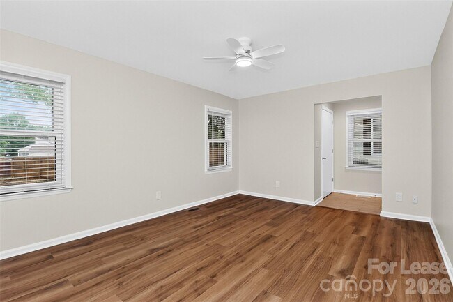 Building Photo - 11122 5 Cedars Rd