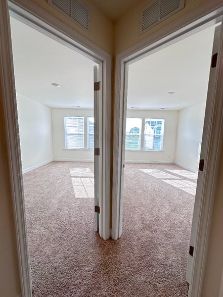 Building Photo - 107 Hyacinth Ln