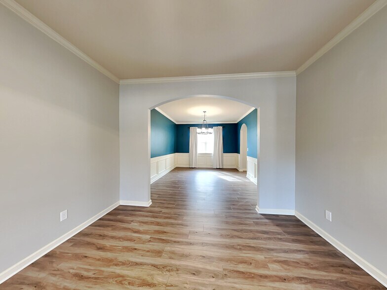 Building Photo - 5015 Groover Dr