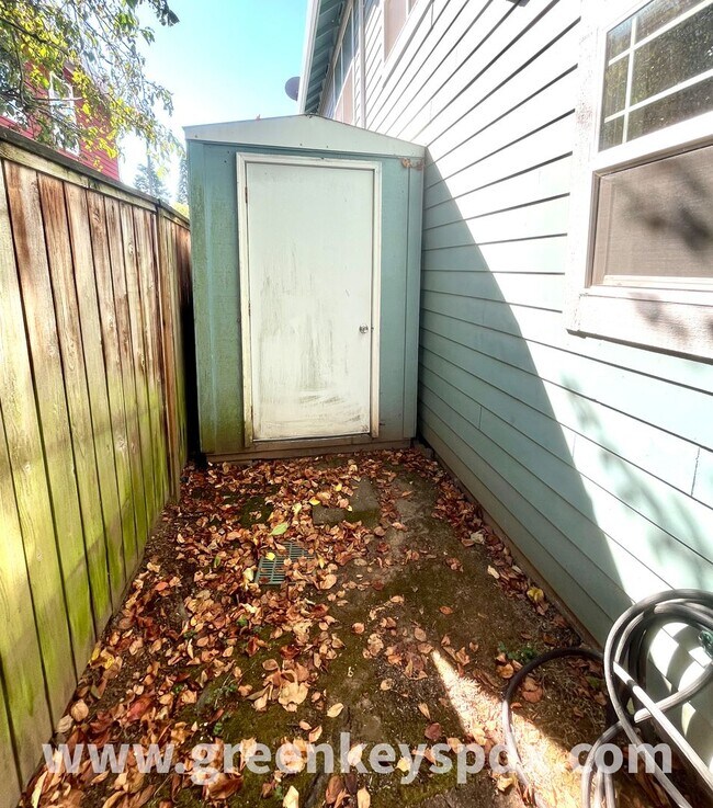 Building Photo - 3 Bedroom, 2.5 Bathroom Townhouse in N Por...