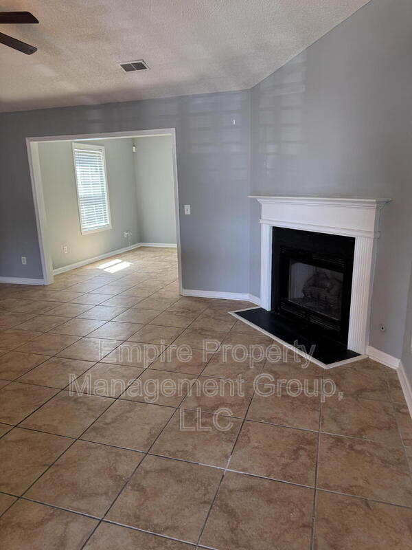 Building Photo - 211 Hamilton Place Rd
