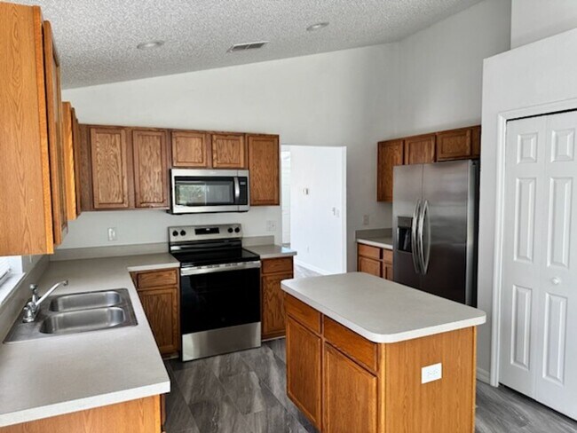 Building Photo - Home for rent