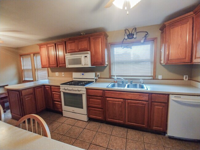 Building Photo - 2529 Reed St