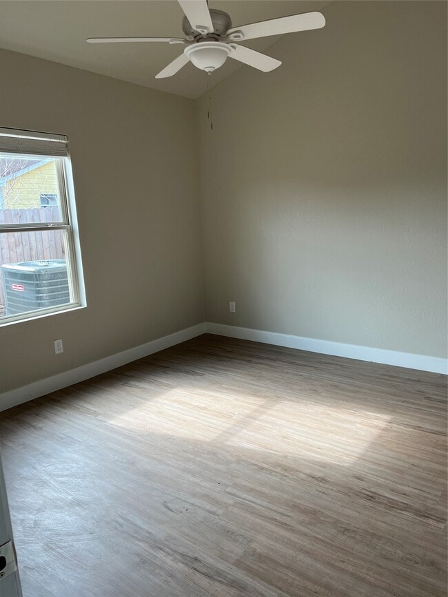 Building Photo - 9720 Pelsey St