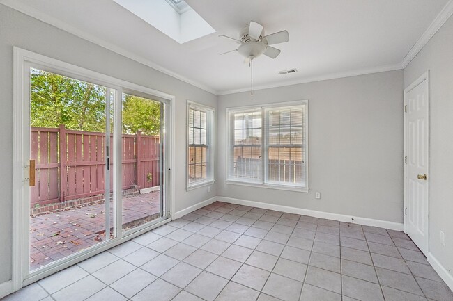 Building Photo - 3915 Valley Ct