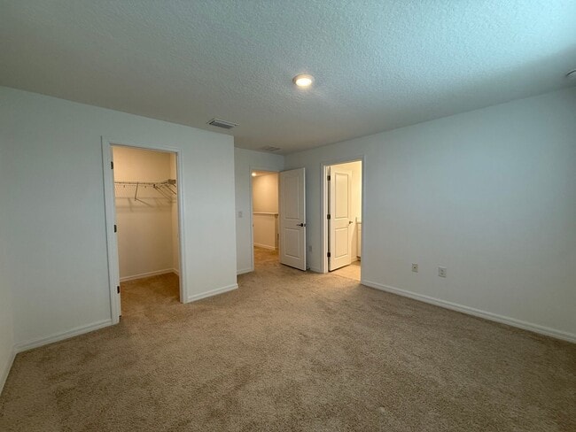 Building Photo - Palmero Community ~ 3 bed/ 2.5 bath Townhouse