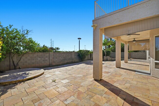 Building Photo - 1425 W Commerce Ave