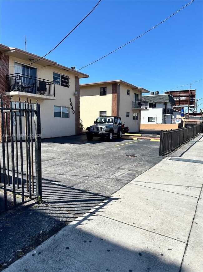 Building Photo - 1640 SW 1st St