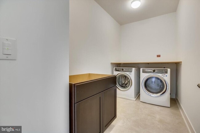 Building Photo - 3234 Royal Fern Pl