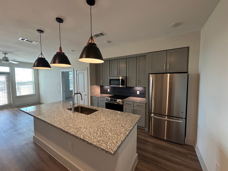 Primary Photo - 216 Flint Rdg Rd