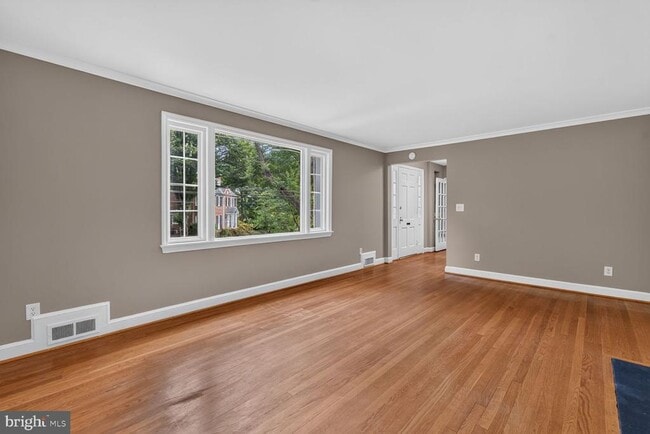 Building Photo - 7215 Rollingwood Dr
