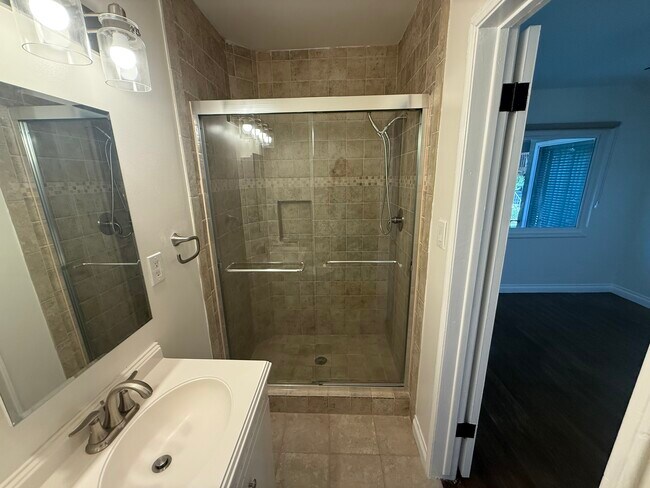 Building Photo - 316 Calle Miramar