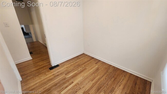 Building Photo - 553 S Stirling