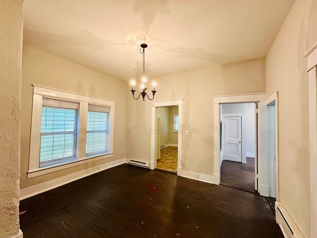 Building Photo - DOWNTOWN - 2 Bedroom - MOVE IN BY JULY 30t...