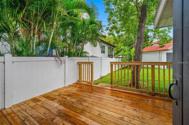 Building Photo - 2851 W Bay Ave