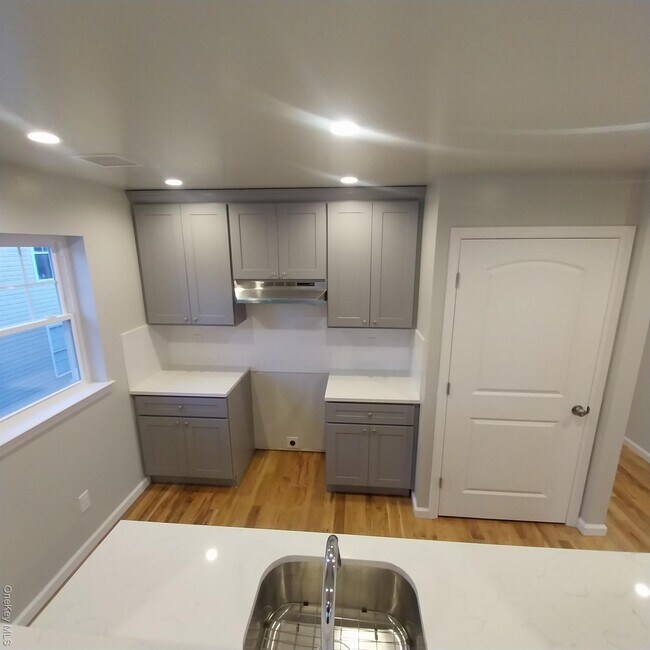 Building Photo - 343 Jackson St