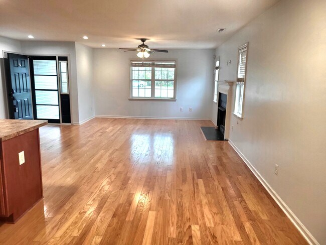 Building Photo - 1003 Summerfield Ct