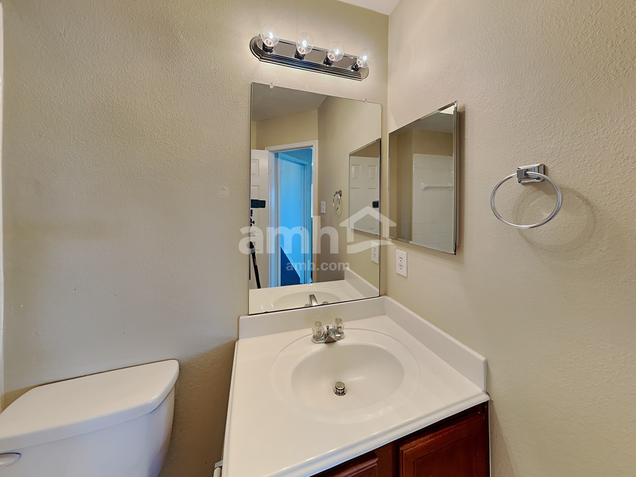 Building Photo - 1003 Utopia Ln