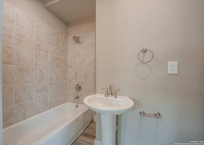 Building Photo - 312 Avondale Ave