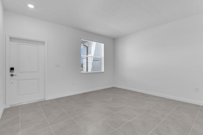 Building Photo - 2660 SE 28th St