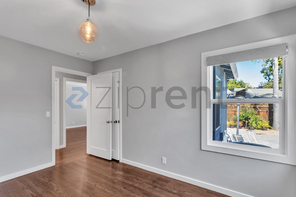 Building Photo - Unit